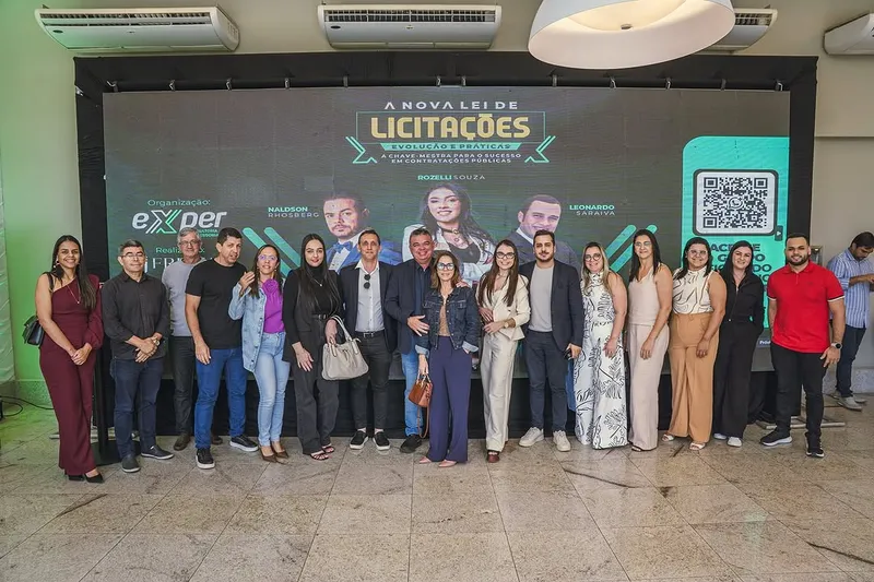 Participantes e palestrantes no encerramento do primeiro dia do curso Chave Mestra